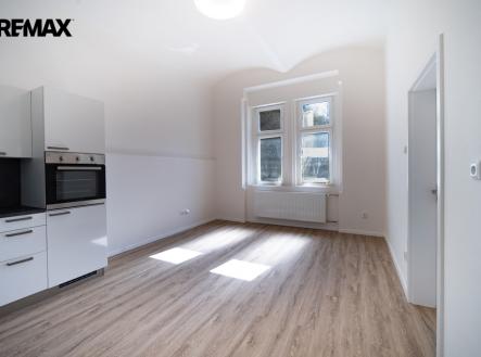 Obývací pokoj s kuchyňským koutem | Pronájem bytu, 2+kk, 44 m²