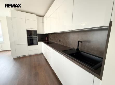 img-5226.jpeg | Pronájem bytu, 3+kk, 88 m²