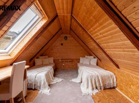 Pokoj v podkroví ve 3.NP | Prodej - dům/vila, 180 m²