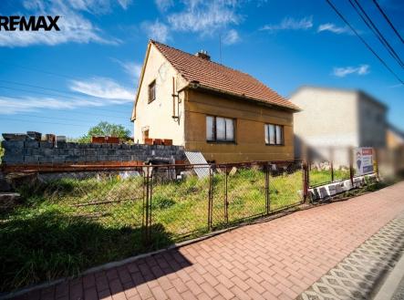 DŮM LIBIŠ - POHLED Z ULICE ZA KRALUPKOU | Prodej - dům/vila, 168 m²