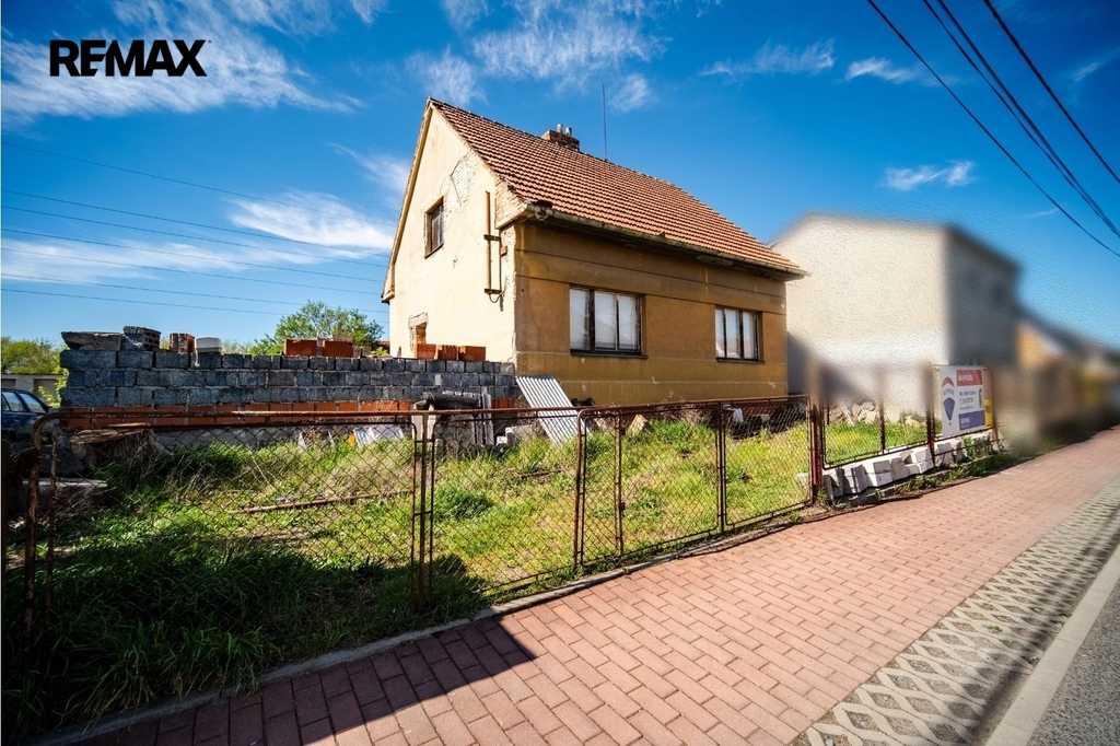 DŮM LIBIŠ - POHLED Z ULICE ZA KRALUPKOU