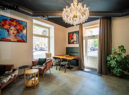 Vchod do restaurace | Pronájem - restaurace, 185 m²