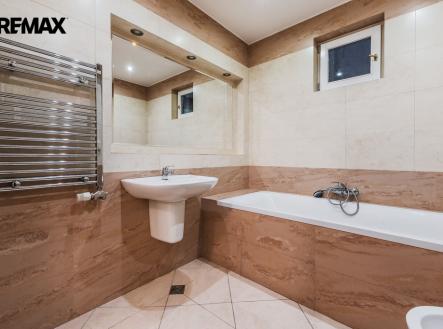 koupelna-s-vanou.jpg | Pronájem bytu, 4+1, 180 m²