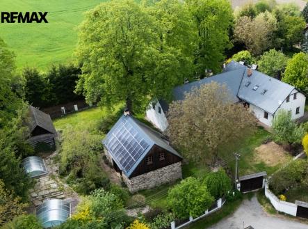 pohled z dronu, bazény, stodola, roubenka, penzion | Prodej - hotel, 800 m²