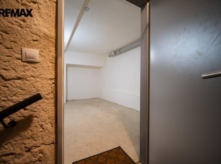 Vstup do prostoru | Prodej - skladovací prostor, 19 m²