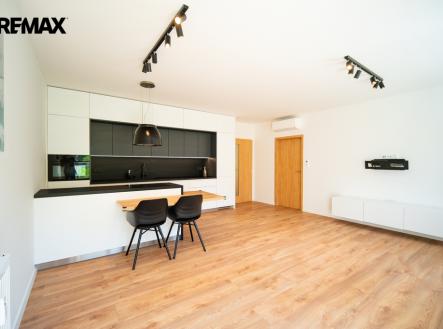 Kkuchyně s obývacím pokojem | Pronájem bytu, 2+kk, 62 m²