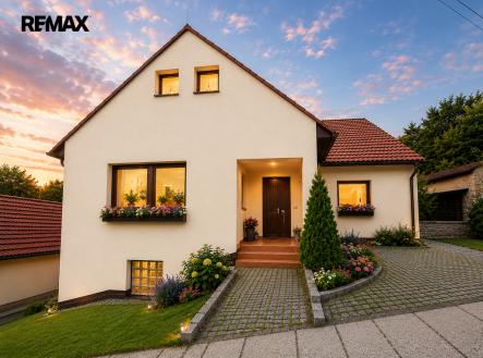 1dc65e5c-3125-4ea5-ae5b-1e15f418e4b7.png | Prodej - dům/vila, 192 m²