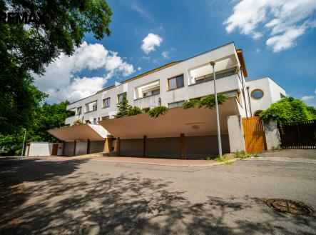 Pohled z ulice | Prodej bytu, 2+kk, 53 m²