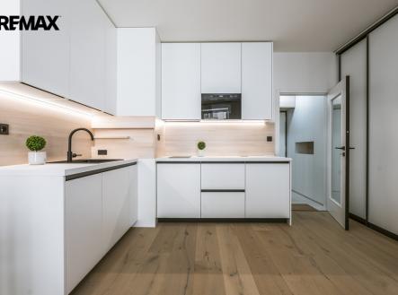OBÝVACÍ POKOJ + KK | Pronájem bytu, 1+kk, 28 m²