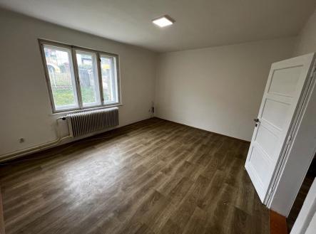 Pronájem - kanceláře, 180 m²