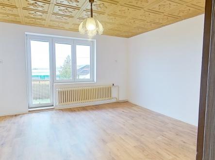 Pohled do prázdné místnosti s balkonem | Prodej bytu, 3+kk, 83 m²