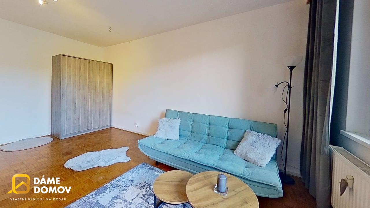 4510-Druzstevni-Living-Room
