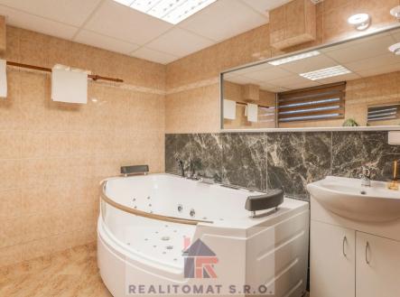 p1077858-1.jpg | Prodej bytu, 1+kk, 55 m²