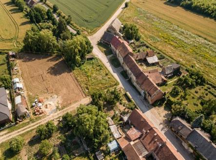 1768642850-a7b8e005-89b4-44b9-850a-ecfc3318b511 | Prodej - pozemek pro bydlení, 828 m²