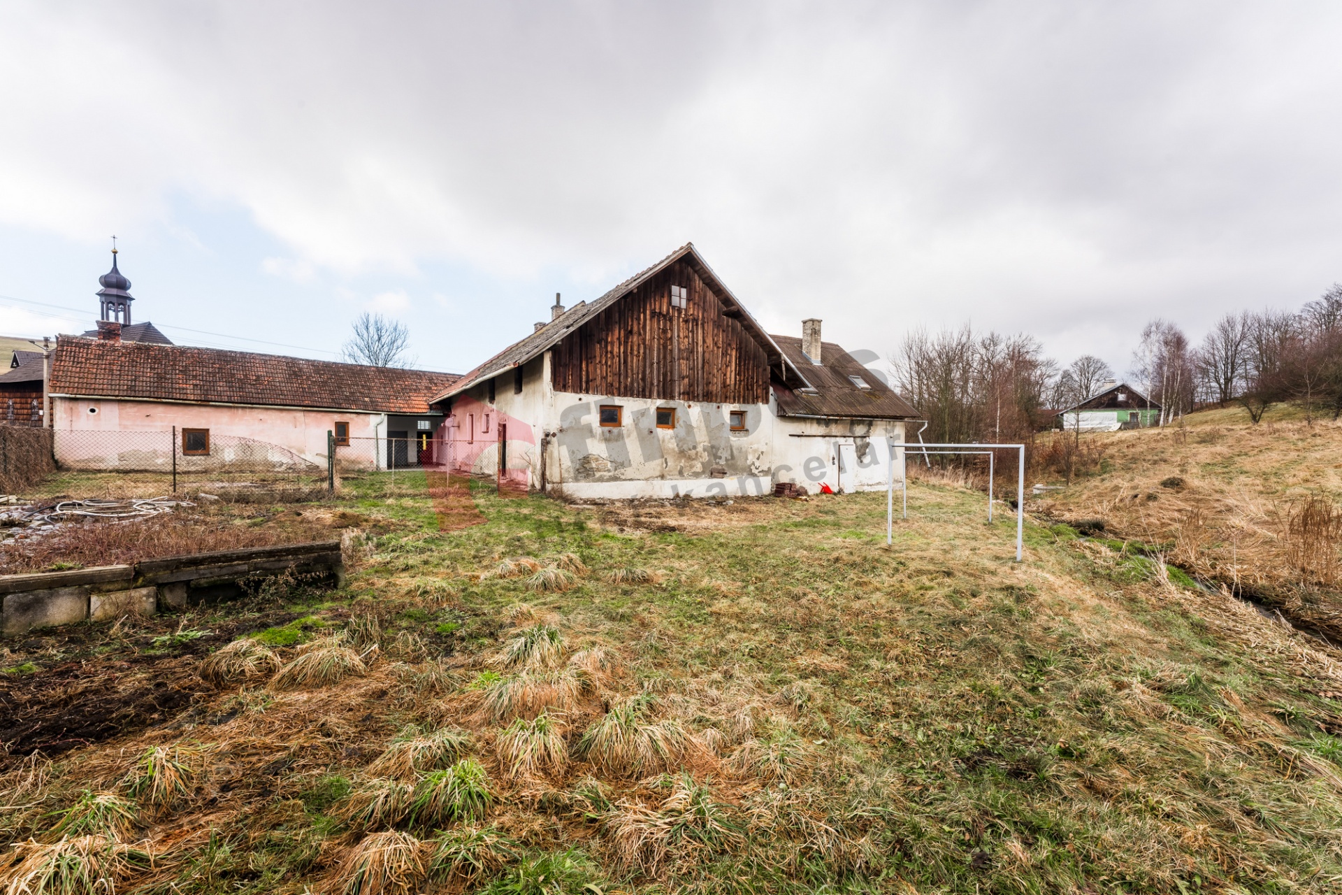 Prostorná usedlost v Lipné u Potštátu - 400 m², pozemek 4 950 m²