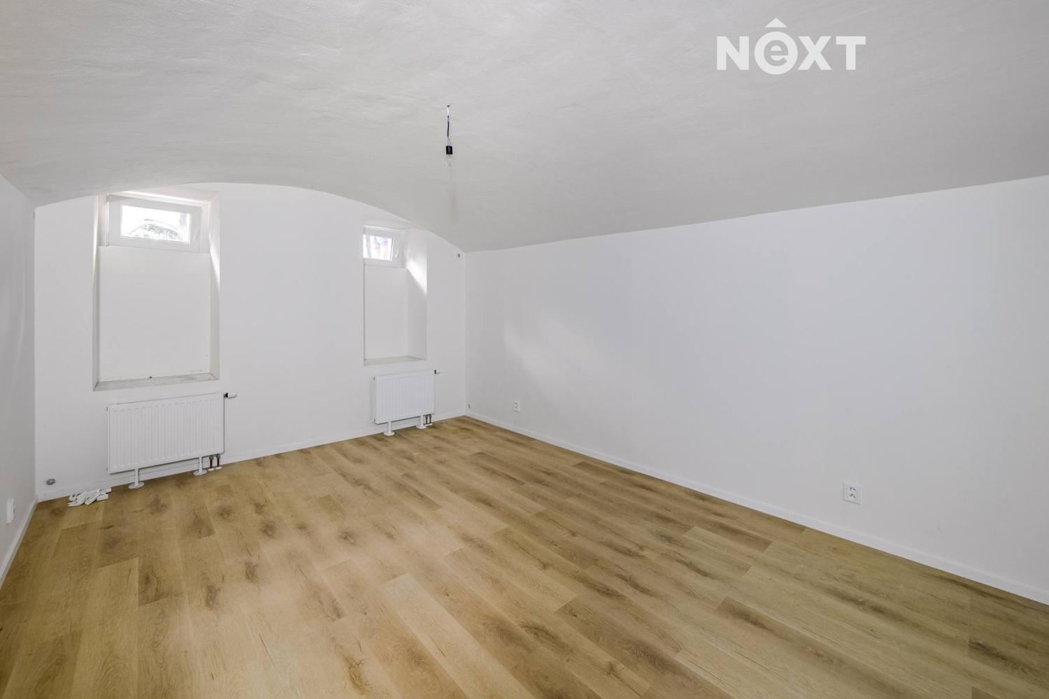 Prodej komerční Kanceláře, 33㎡