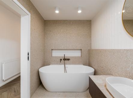. | Pronájem bytu, 4+kk, 92 m²