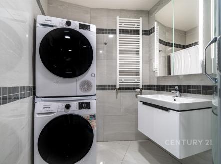 . | Pronájem bytu, 1+kk, 34 m²