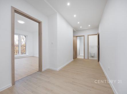 Centrální chodba s přípravou ne vestavěnou skříň | Prodej bytu, 2+1, 73 m²