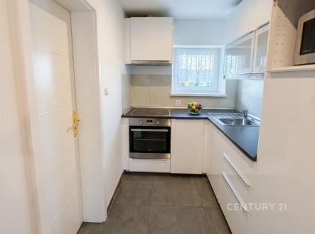 Vybavená kuchyň | Pronájem bytu, 2+1, 56 m²