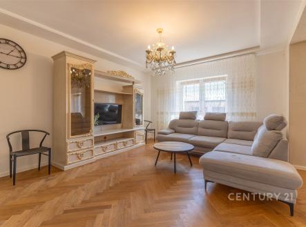 Obývací pokoj se stylovým nábytkem | Prodej - dům/vila, 180 m²