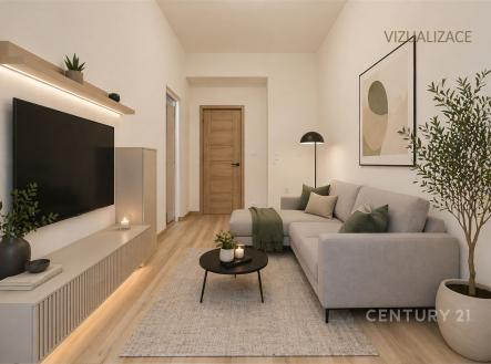 Světlý obývací pokoj s parketovou podlahou, moderní sedačkou a velkou televizí. Minimalistický styl s dřevěnými prvky a elegantní dekorací. | Prodej bytu, 2+1, 43 m²