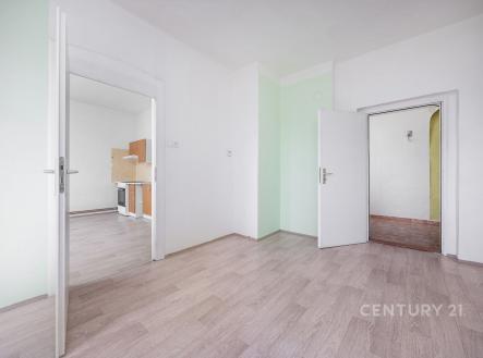 Průhled z obývacího pokoje | Prodej bytu, 1+1, 60 m²