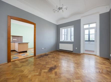 Obývací prostor s přístupem na verandu | Prodej bytu, 4+1, 139 m²