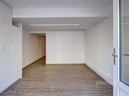 . | Prodej - kanceláře, 29 m²