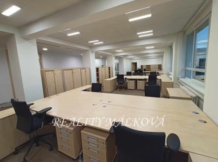 403412492_739270847623893_8187435847623380024_n | Pronájem - obchodní prostor, 250 m²