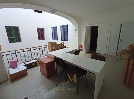 afef3dc6-a31a-405c-84b4-2d8b7c49fe87 | Pronájem - kanceláře, 90 m²