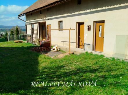 52f0f923-f6ca-4c85-9a37-adf54854186f | Prodej - zemědělský objekt, 859 m²