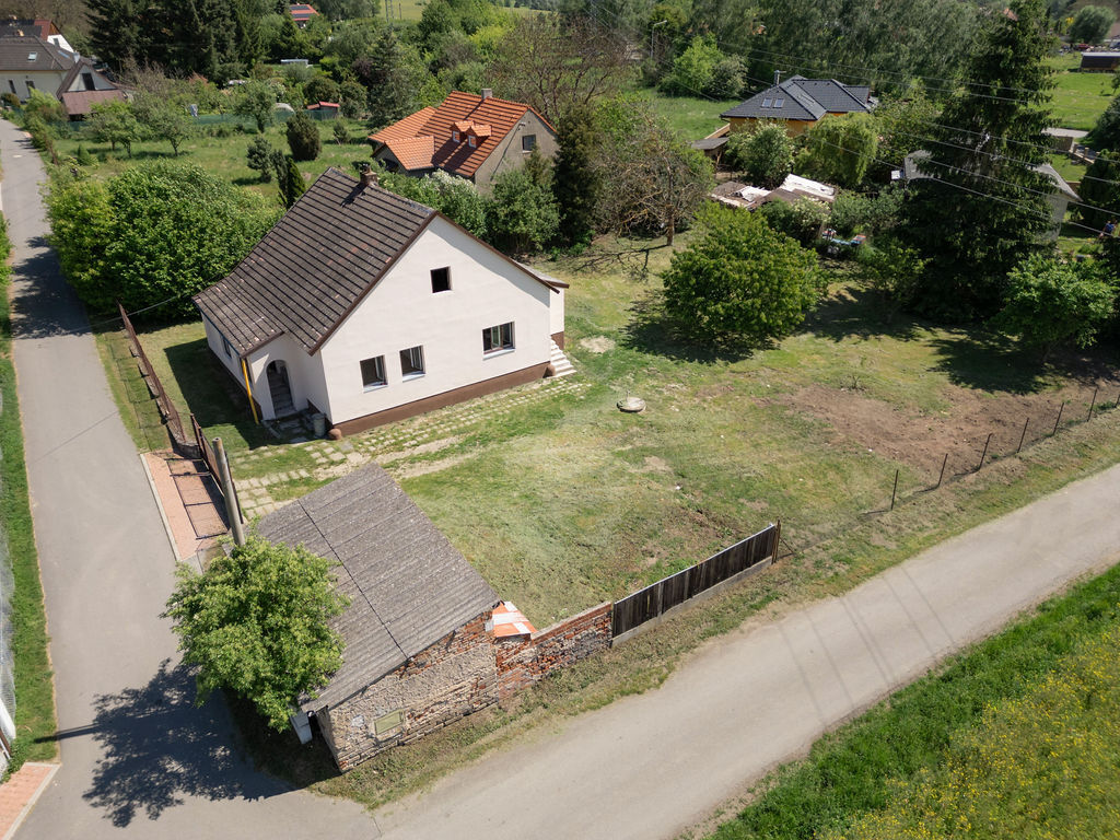 Slapy - prodej rodinného domu 260 m², pozemek 1 227 m² se stavebním povolením, okres Praha-západ