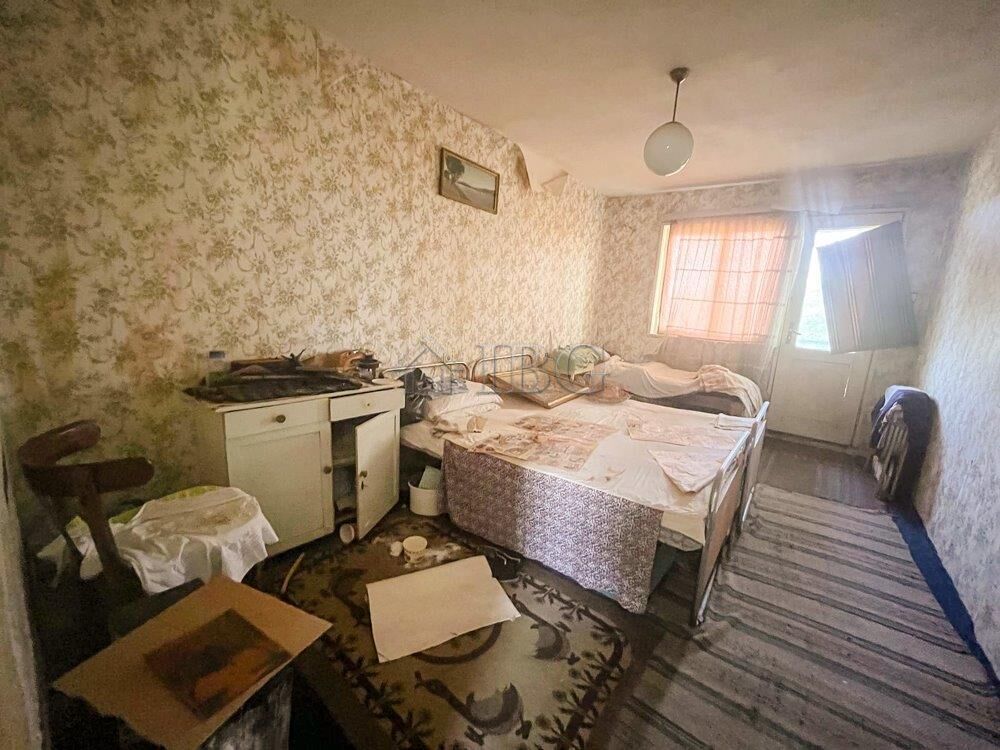 Masivní dům se 3 ložnicemi nedaleko města Ruse