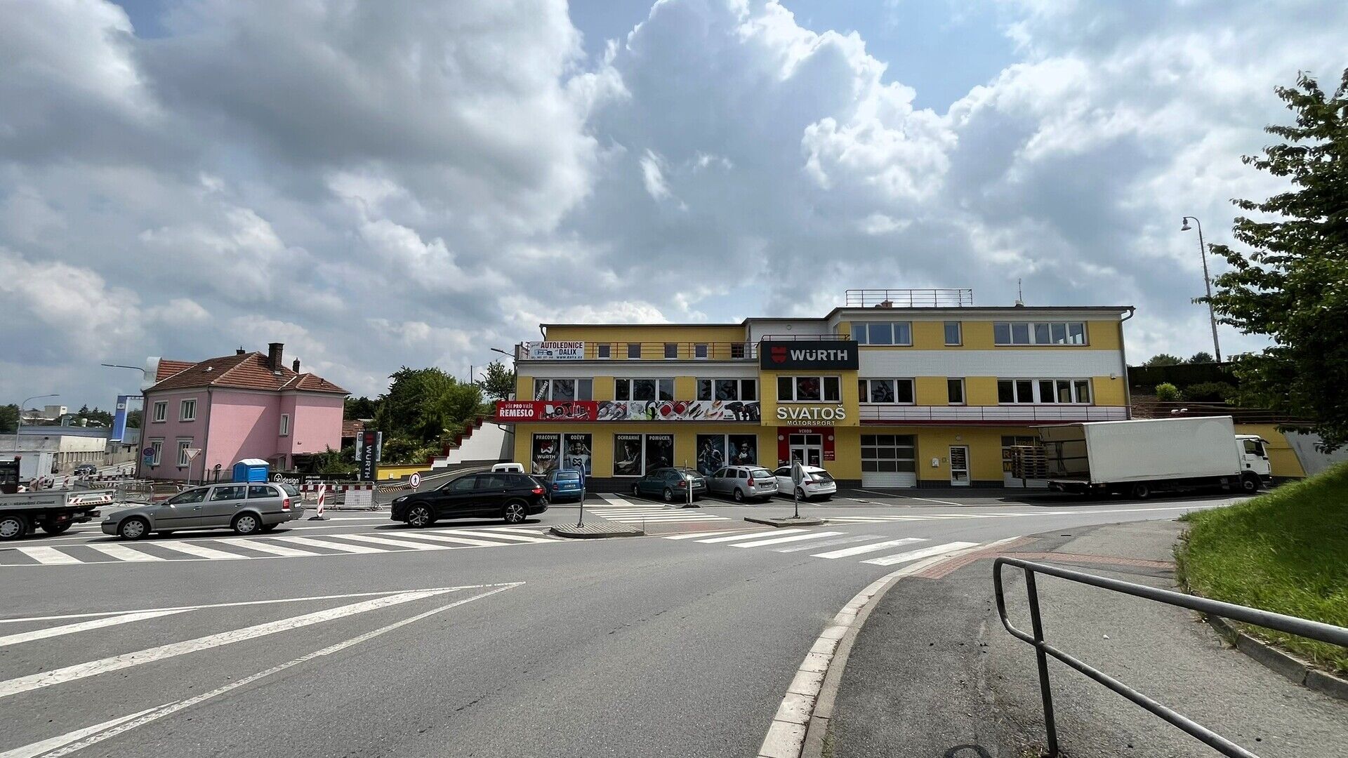 Dlouhodobý pronájem obchodních prostor u R35, Litomyšl
