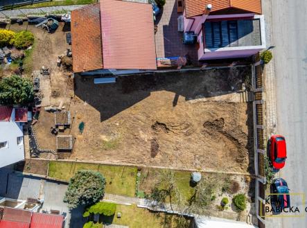 kevin-b.radostice-dron-vodoznak-6.jpg | Prodej - pozemek pro bydlení, 320 m²