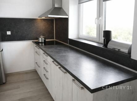 . | Prodej - nájemní dům, 272 m²