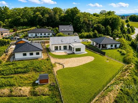 . | Pronájem - dům/vila, 236 m²