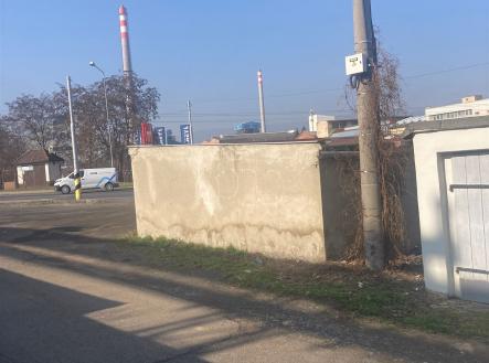 . | Pronájem - malý objekt/garáž