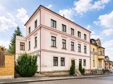 Přední pohled na dům | Prodej - nájemní dům, 525 m²