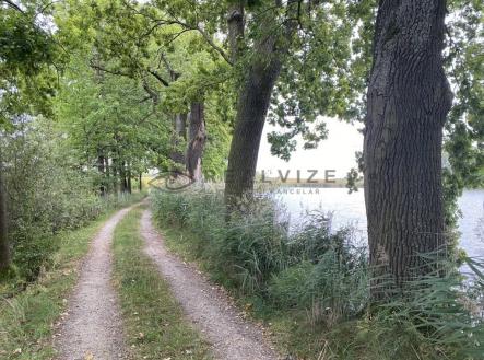 prodej-stavebniho-pozemku-na-okraji-lazenskeho-mesta-trebon-11-vychazkovy-okruh-1-4b6c91 | Prodej - pozemek pro bydlení, 922 m²