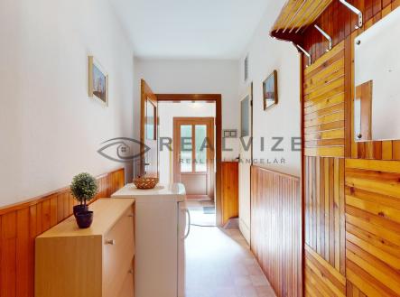 RD-Cerny-Dub-Chodba | Prodej - dům/vila, 93 m²