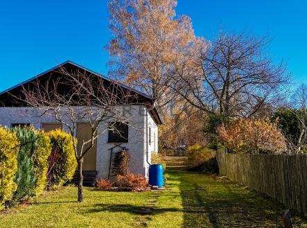 pohled na zahradu RD Nové Hrady | Prodej - dům/vila, 130 m²