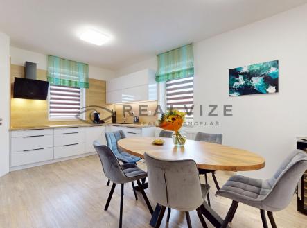Prodej RD Úsilné jídelna foto 1 | Prodej - dům/vila, 205 m²