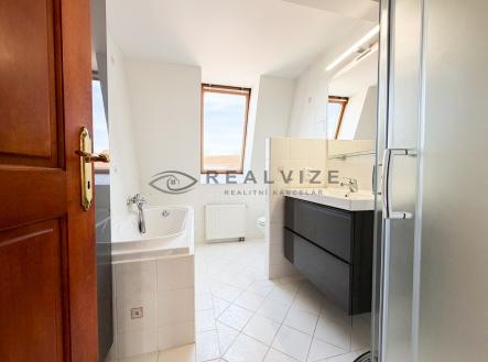 Koupelna byt Hroznová | Pronájem bytu, 3+1, 89 m²