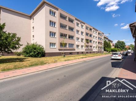 Pohled na dům | Prodej bytu, 3+1, 66 m²