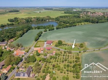 Svojs╠îice_pozemek_foto s oznac╠îeni╠üm_final-11 | Prodej - pozemek pro bydlení, 1 483 m²
