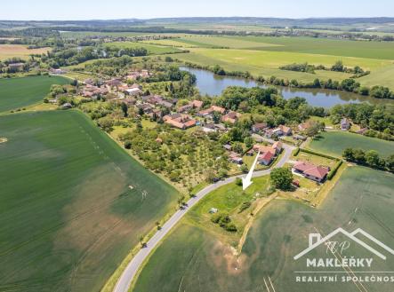 Svojs╠îice_pozemek_foto s oznac╠îeni╠üm_final-14 | Prodej - pozemek pro bydlení, 1 483 m²