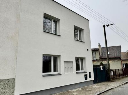 Pohled na dům  | Pronájem bytu, garsoniéra, 20 m²