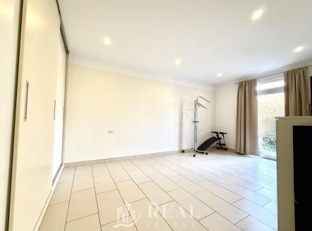 0-02-05-58050d65fb9a1303af73d18e94f28c577c5246383600102a9d6221bed4228d32_ce8a3cbb199c5fa2.jpg | Prodej - dům/vila, 524 m²